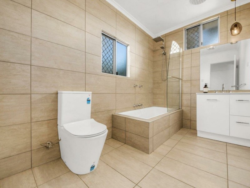 16 Marina Avenue, Boyne Island QLD 4680