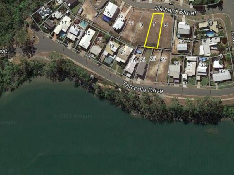 9 Richard Street, Boyne Island QLD 4680