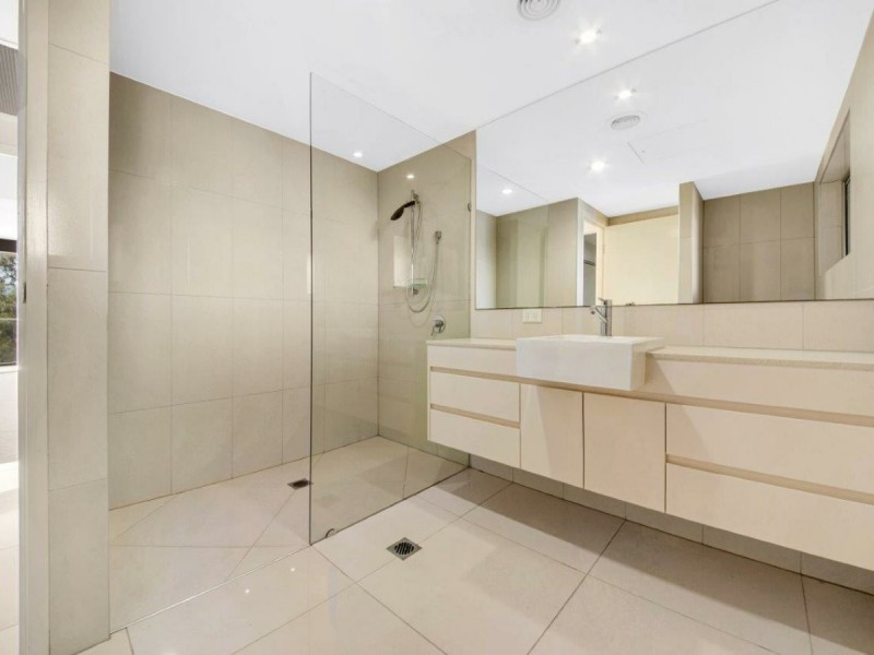 5/2 The Promenade, Boyne Island QLD 4680