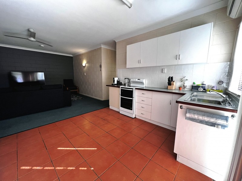 1/4 Arthur Street, Boyne Island QLD 4680