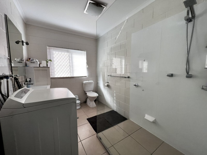 1/4 Arthur Street, Boyne Island QLD 4680