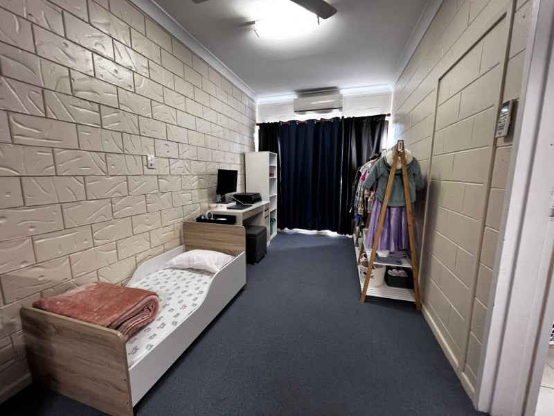 1/4 Arthur Street, Boyne Island QLD 4680