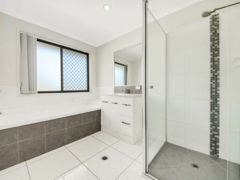 14 Brush Tail Court, Boyne Island QLD 4680