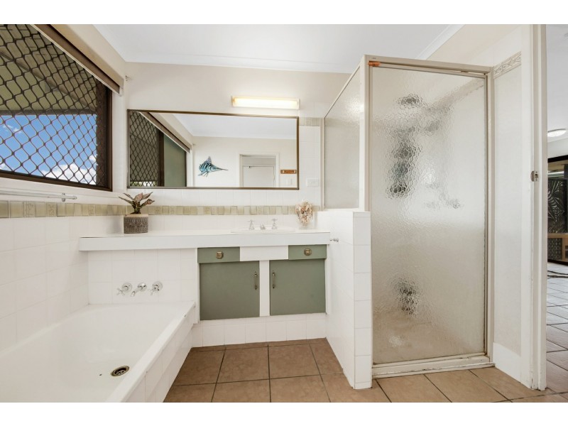 9 Amaroo Street, Boyne Island QLD 4680