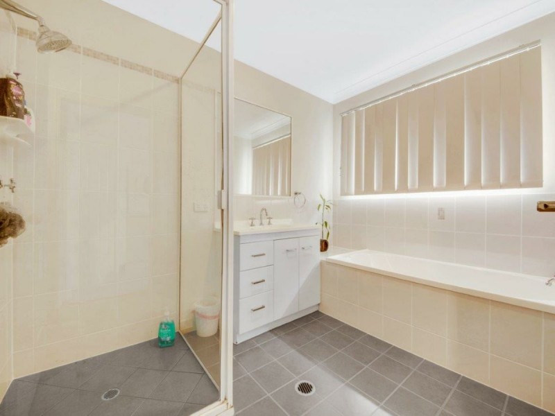 6B Jenny Lind, Boyne Island QLD 4680