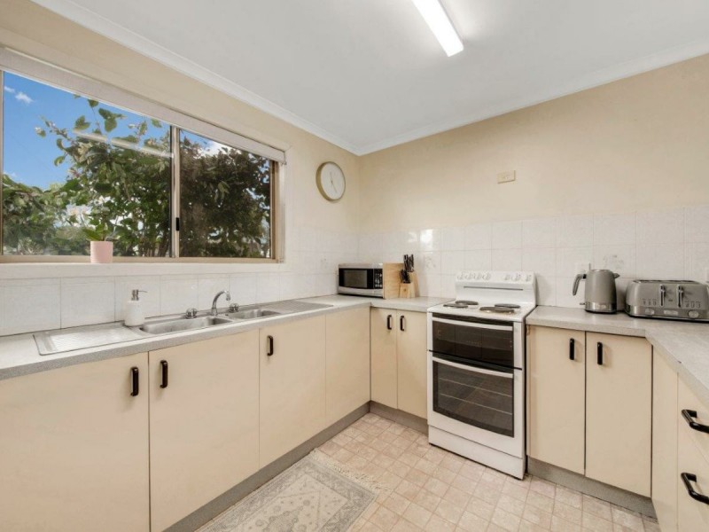 9 Polmaise Street, Boyne Island QLD 4680
