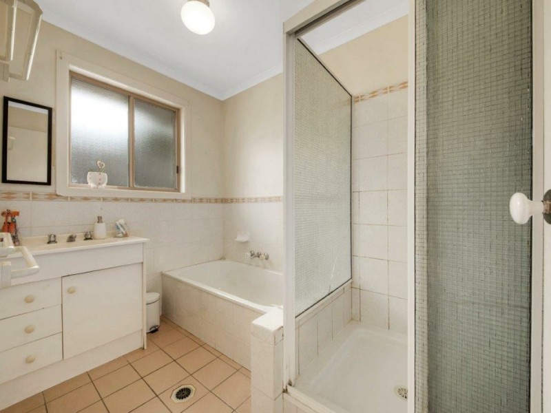 9 Polmaise Street, Boyne Island QLD 4680