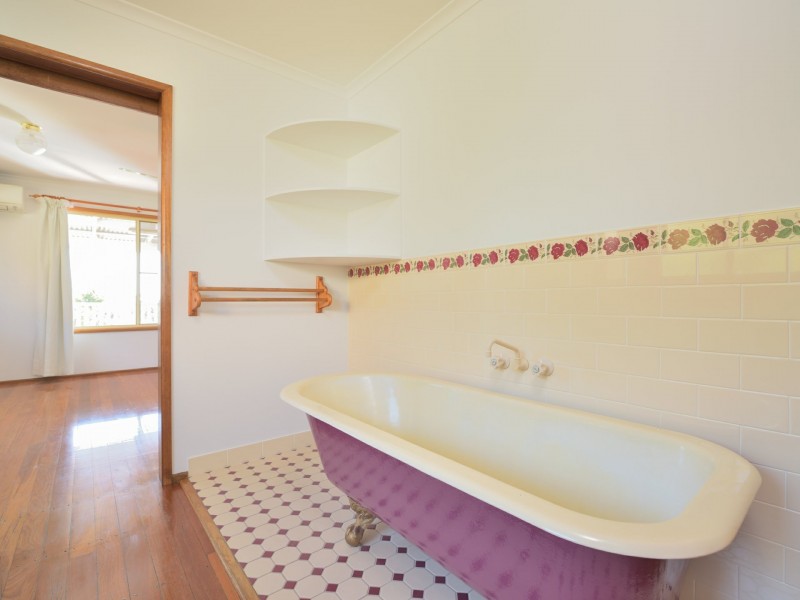 10 Chauvel Court, Boyne Island QLD 4680