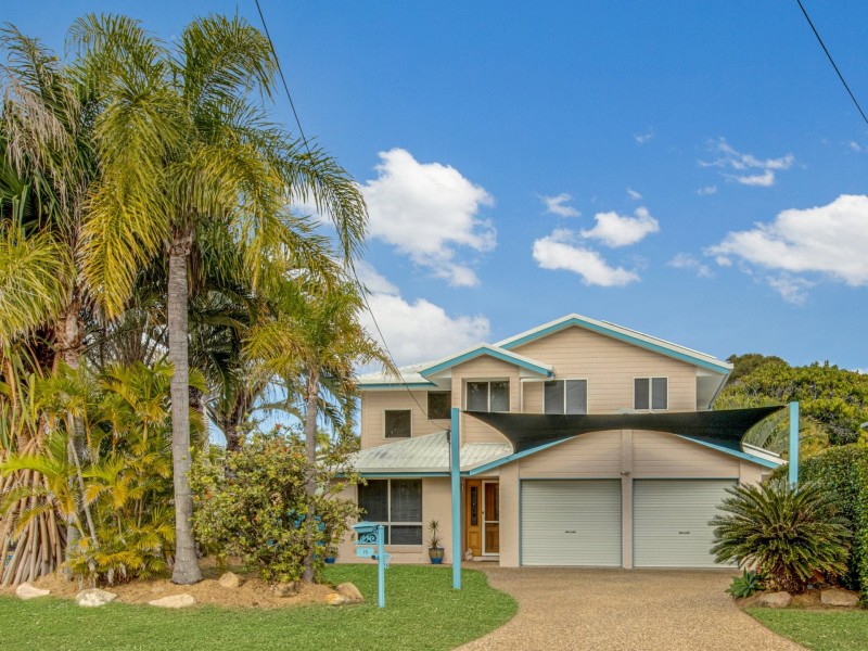 15 The Oaks Road, Tannum Sands QLD 4680