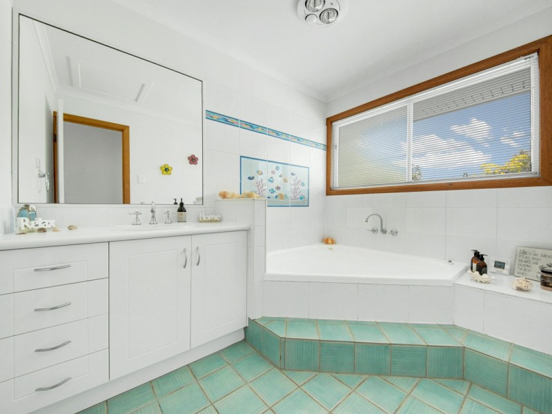 15 The Oaks Road, Tannum Sands QLD 4680