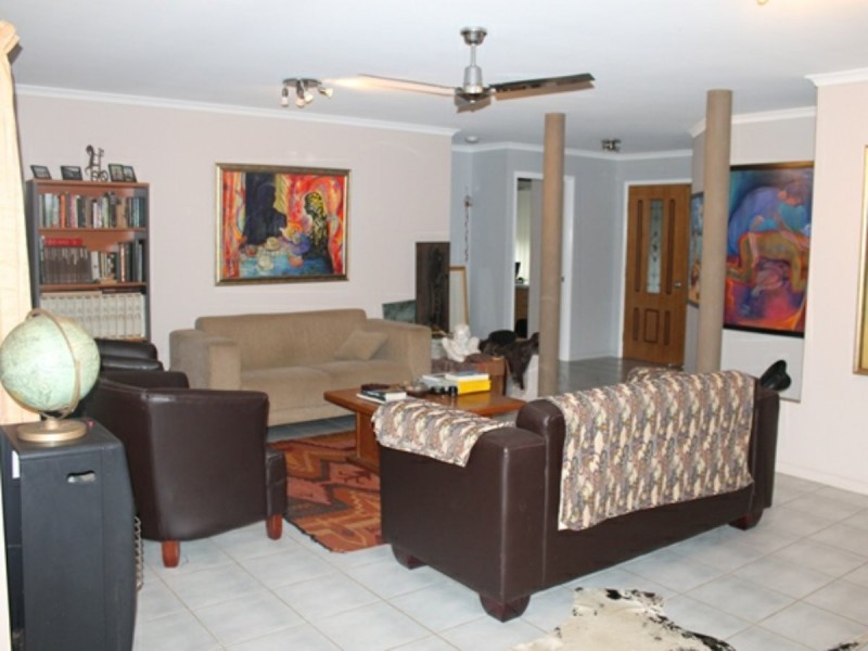 8 Cambridge Close, Tannum Sands QLD 4680