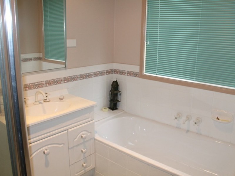 8 Cambridge Close, Tannum Sands QLD 4680