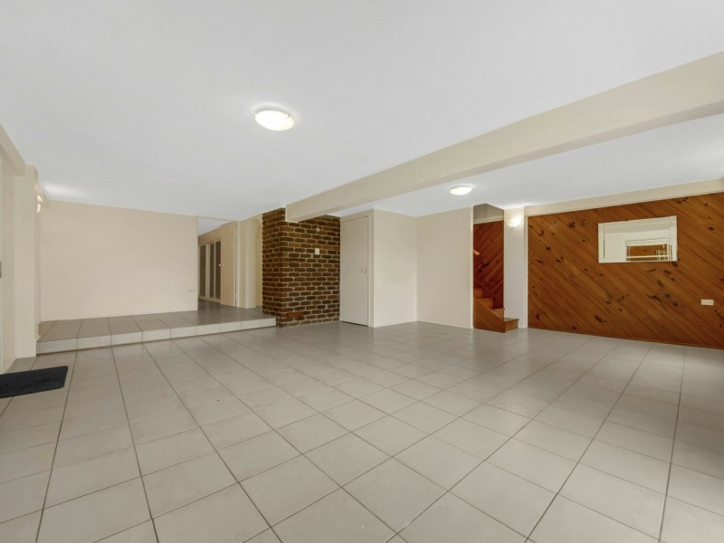 24 Crest Avenue, Boyne Island QLD 4680