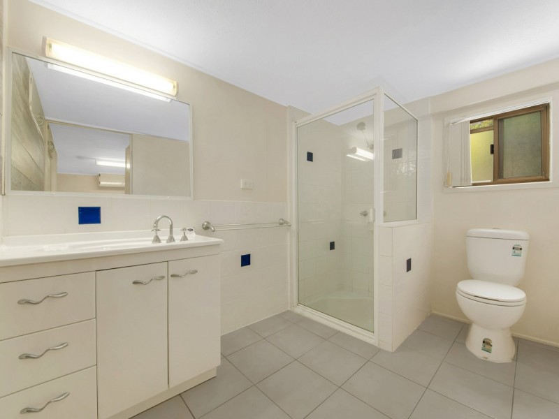 24 Crest Avenue, Boyne Island QLD 4680