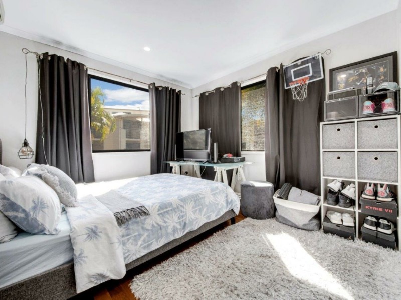 6 Wyndham Avenue, Boyne Island QLD 4680