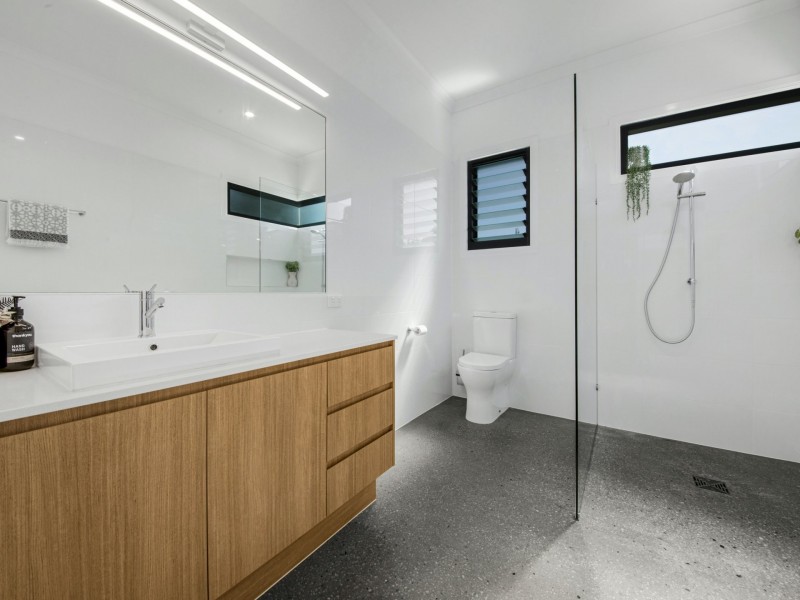 34 Booth Avenue, Tannum Sands QLD 4680