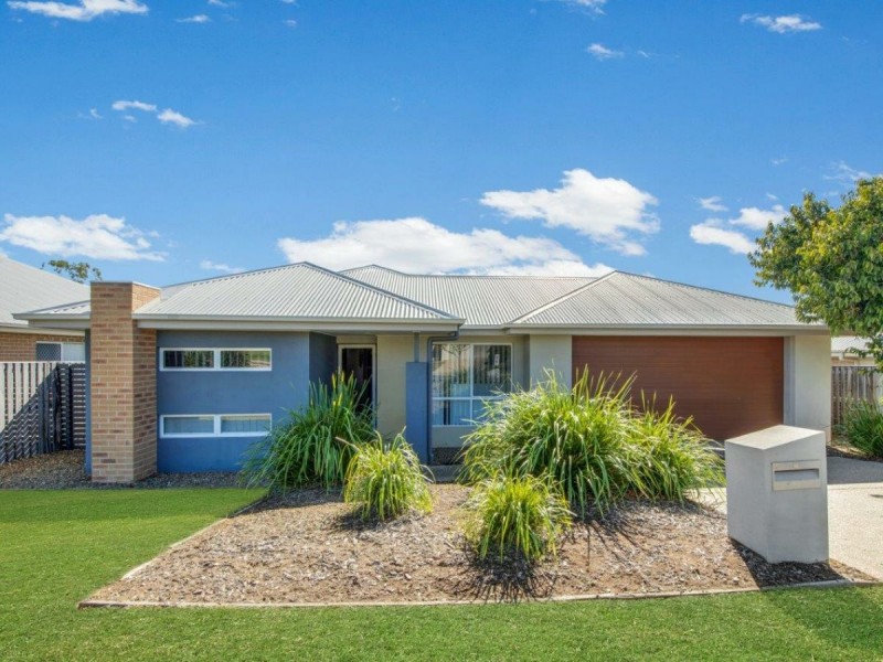15 Clover Crescent, Boyne Island QLD 4680