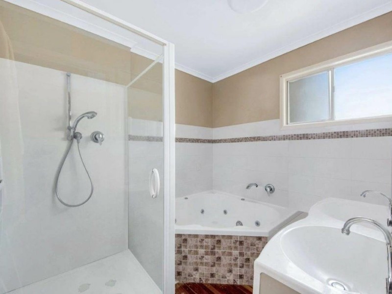 28 Amaroo Street, Boyne Island QLD 4680
