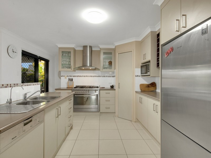 27 Lighthouse Drive, Boyne Island QLD 4680