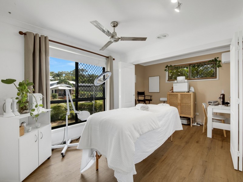 27 Lighthouse Drive, Boyne Island QLD 4680