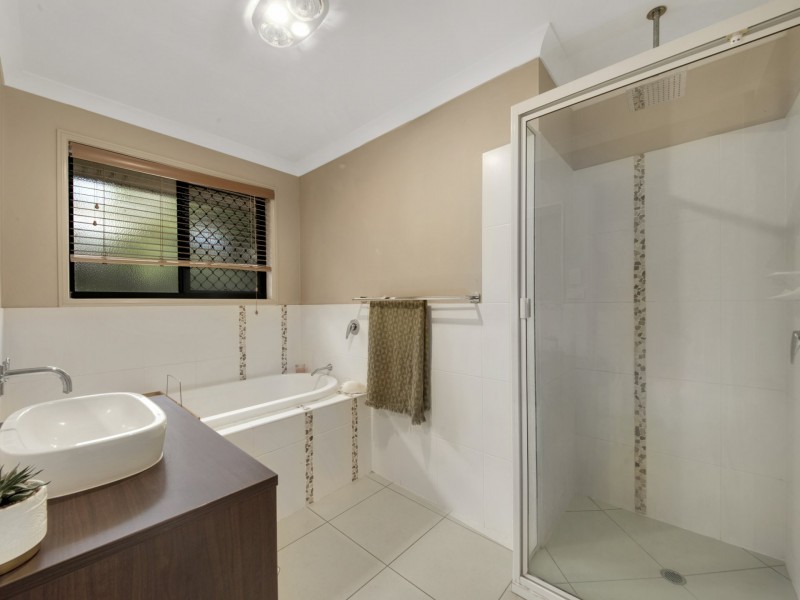 27 Lighthouse Drive, Boyne Island QLD 4680