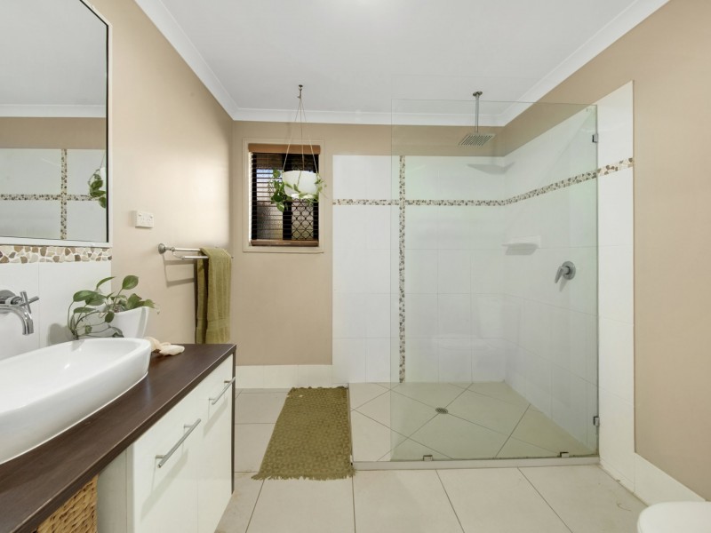 27 Lighthouse Drive, Boyne Island QLD 4680