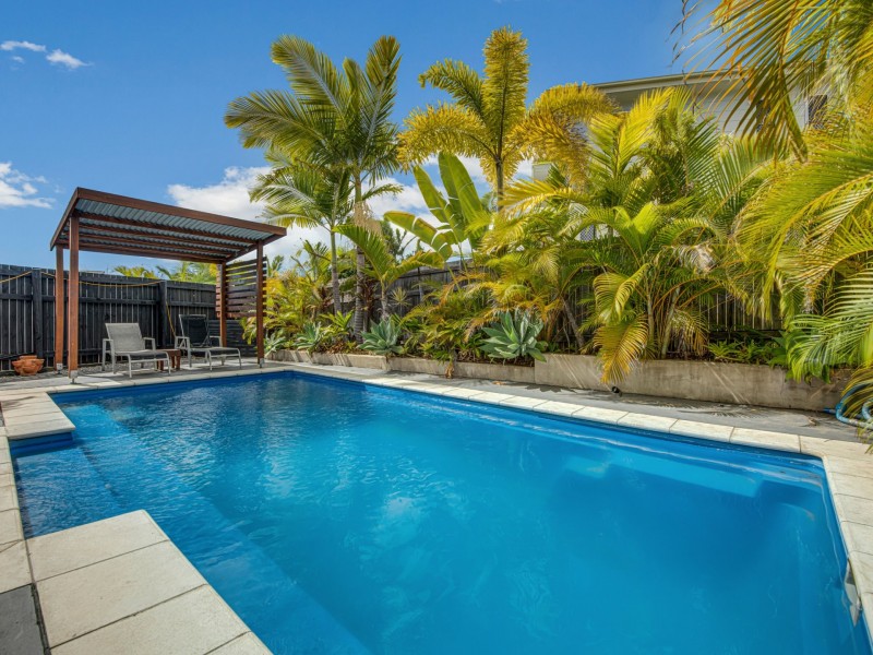 27 Lighthouse Drive, Boyne Island QLD 4680