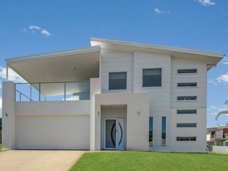 25 Lighthouse Drive, Boyne Island QLD 4680
