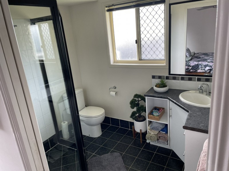 37 Golf View Drive, Boyne Island QLD 4680