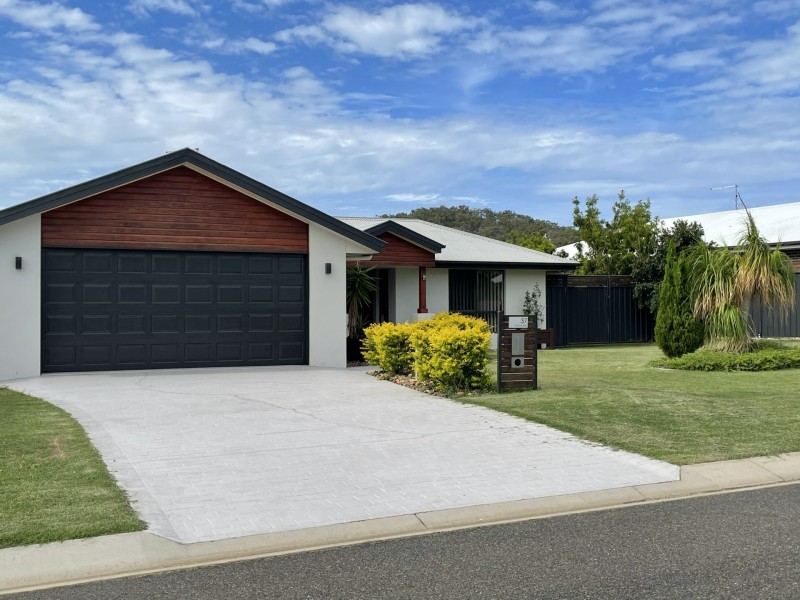 37 Golf View Drive, Boyne Island QLD 4680