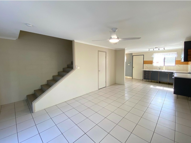 Unit 4/4 Wyndham Ave, Boyne Island QLD 4680