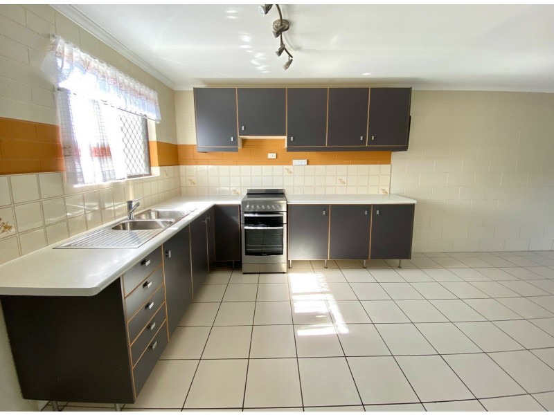 Unit 4/4 Wyndham Ave, Boyne Island QLD 4680