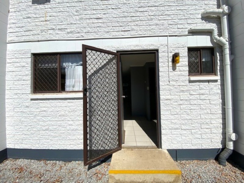 Unit 4/4 Wyndham Ave, Boyne Island QLD 4680