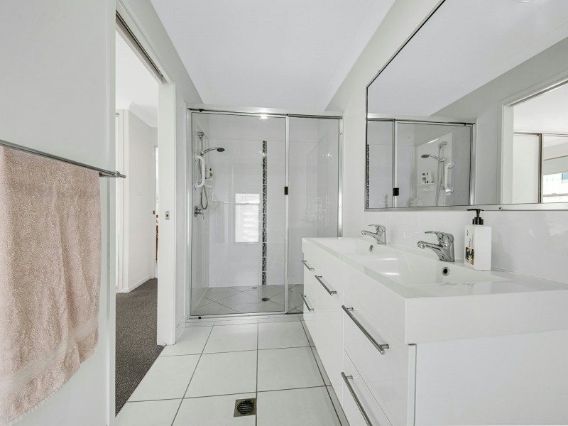 2/67 Bauhinia Street, Boyne Island QLD 4680