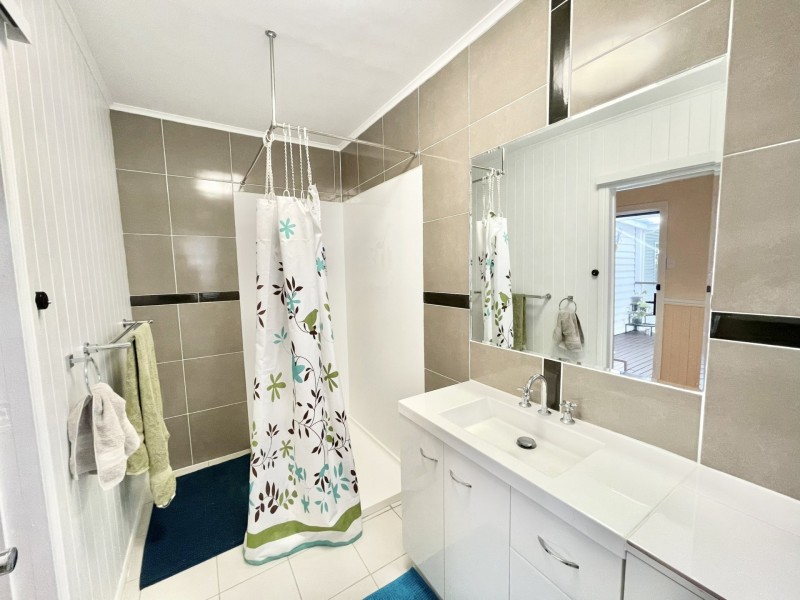 13 Wadeleigh Street, Bororen QLD 4678