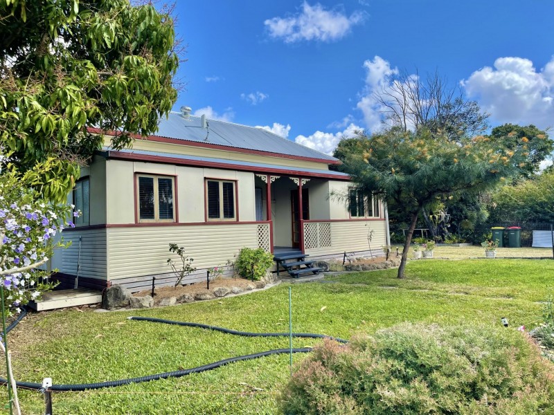 11 Dougall Street, Bororen QLD 4678