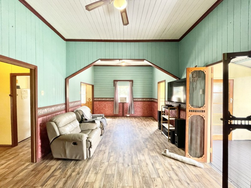 11 Dougall Street, Bororen QLD 4678