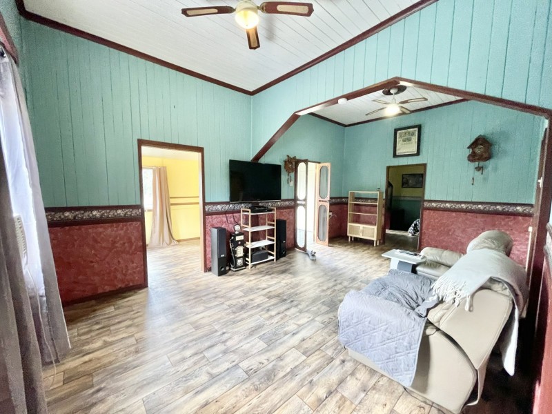 11 Dougall Street, Bororen QLD 4678