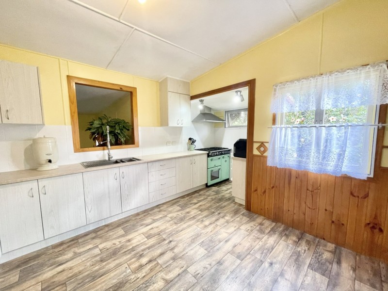 11 Dougall Street, Bororen QLD 4678