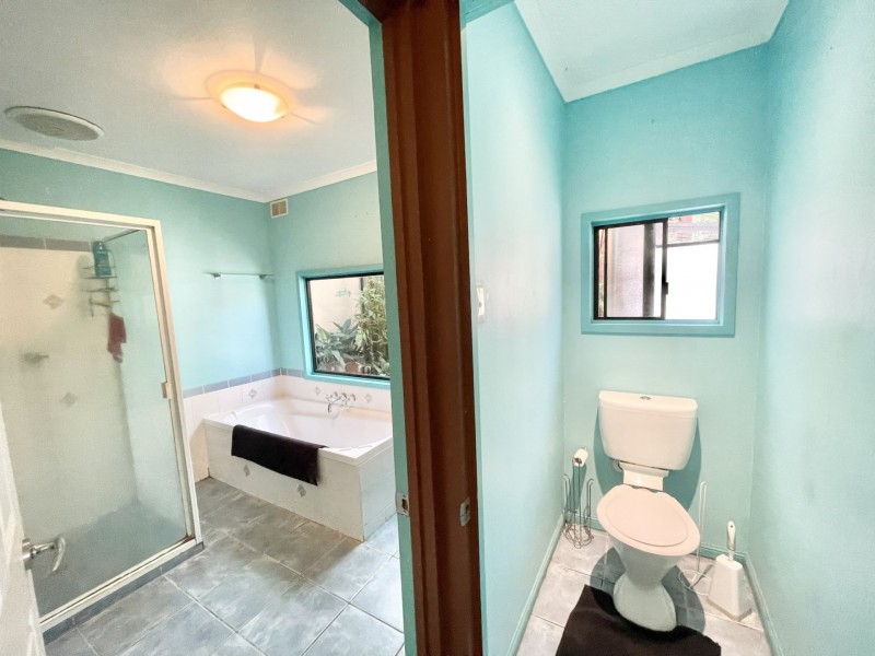 11 Dougall Street, Bororen QLD 4678