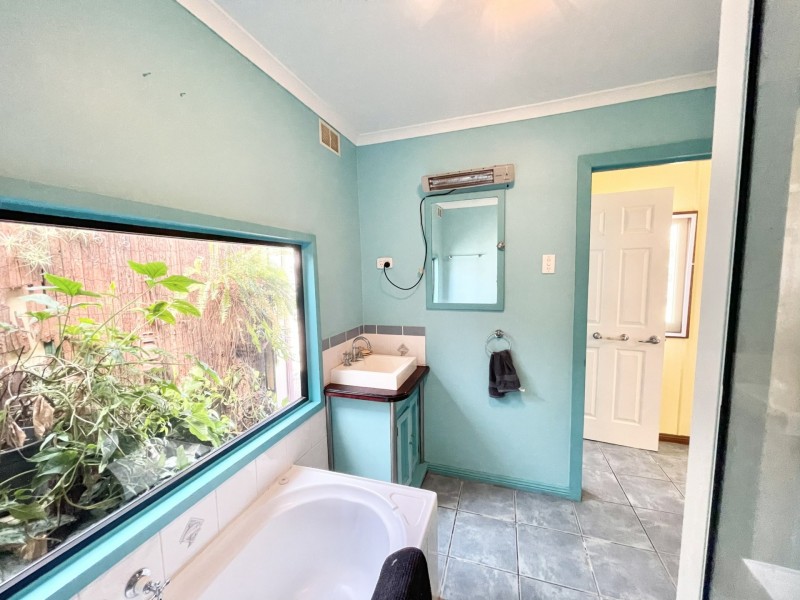 11 Dougall Street, Bororen QLD 4678