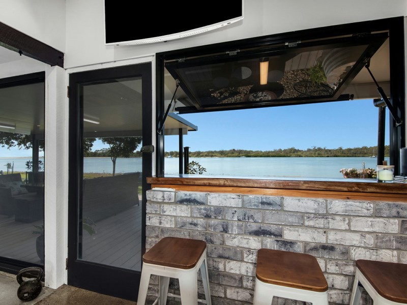 2 Island Esplanade, Boyne Island QLD 4680