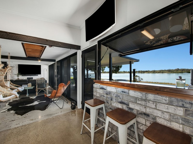 2 Island Esplanade, Boyne Island QLD 4680