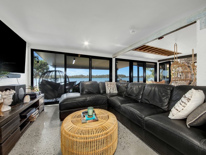 2 Island Esplanade, Boyne Island QLD 4680