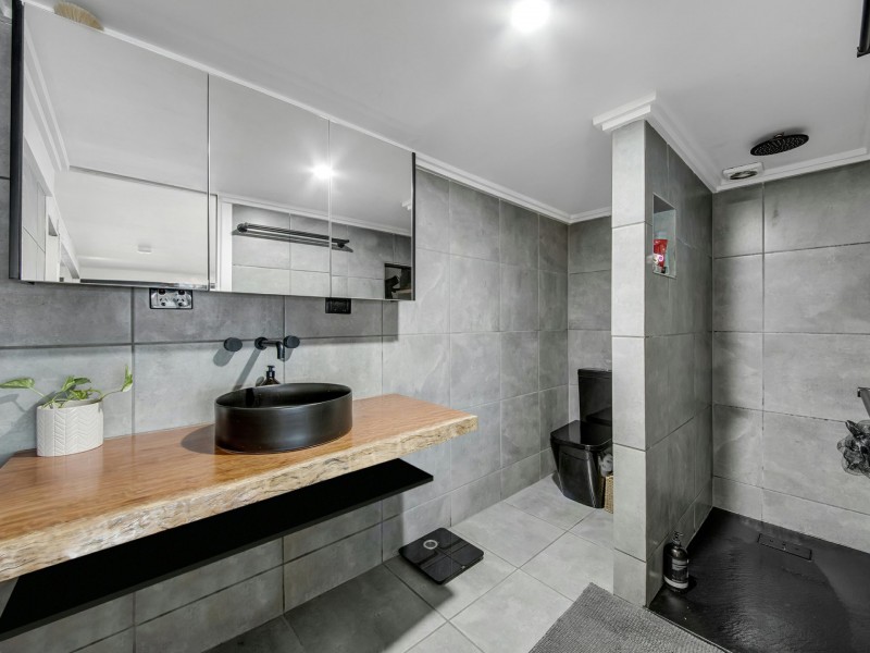 2 Island Esplanade, Boyne Island QLD 4680
