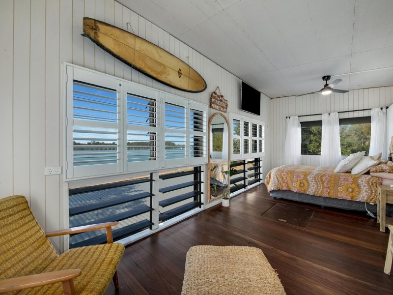 2 Island Esplanade, Boyne Island QLD 4680
