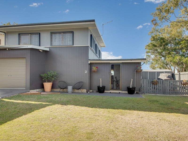 2 Island Esplanade, Boyne Island QLD 4680