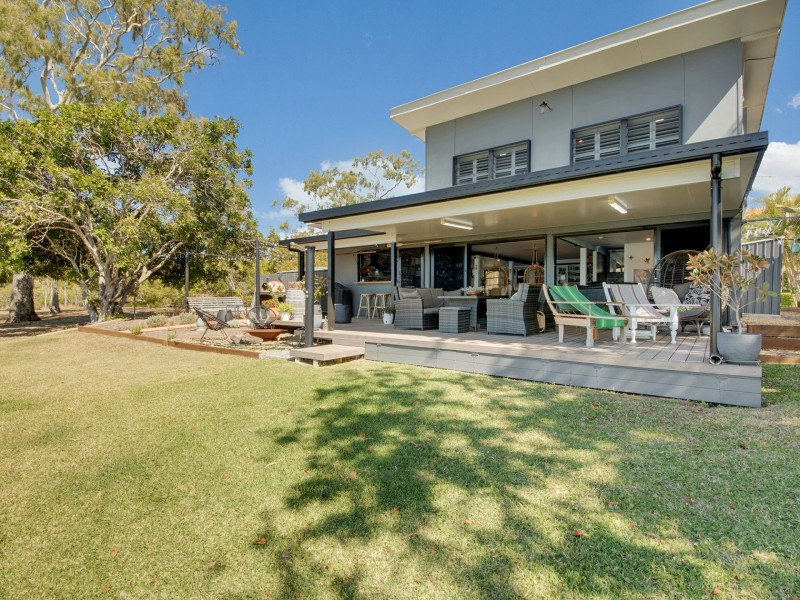 2 Island Esplanade, Boyne Island QLD 4680