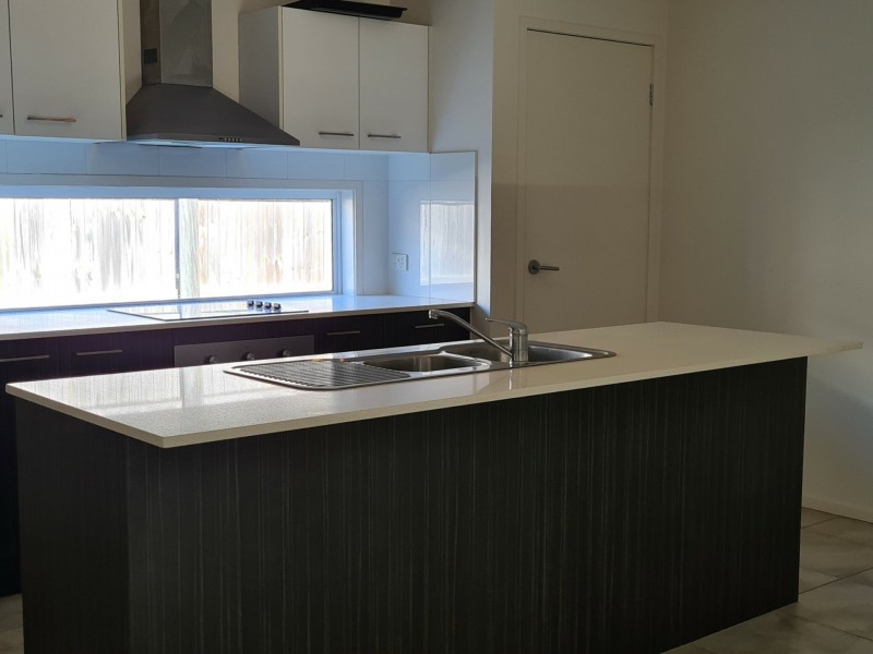 112 Emmadale Drive, New Auckland QLD 4680