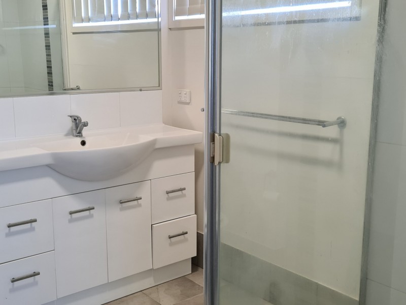 112 Emmadale Drive, New Auckland QLD 4680